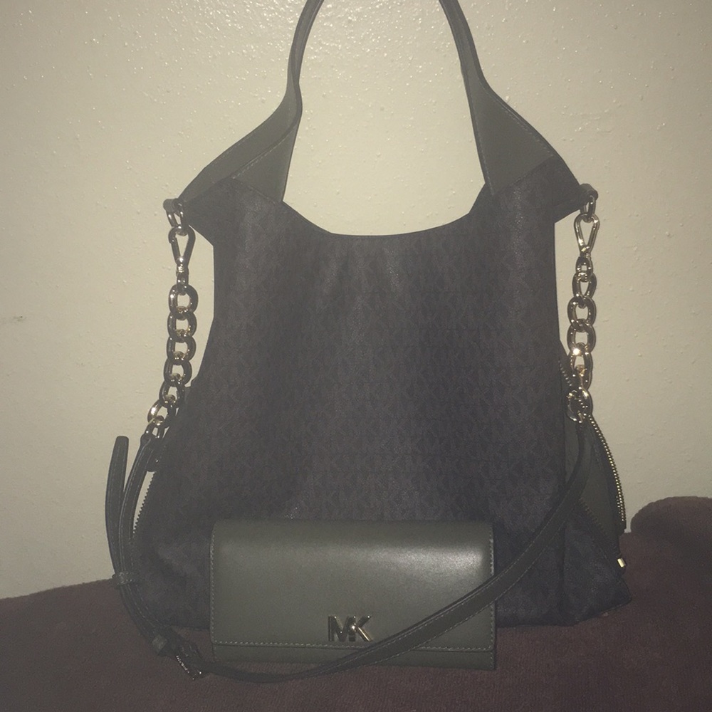 Michael Kors Large Astor Tote & Matching Wallet!!